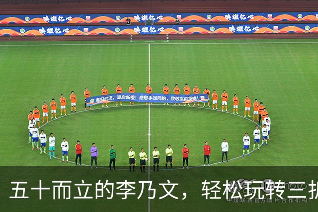 五十而立的李乃文，轻松玩转三折叠屏手机！